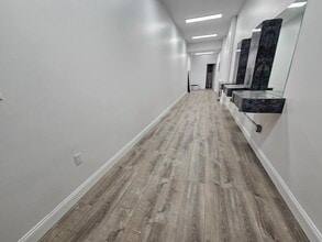 2106 30th Ave, Astoria, NY à louer Photo intérieure– Image 2 sur 4