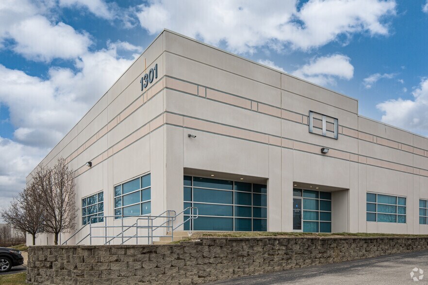 1301 Aviation Blvd, Hebron, KY à louer - Photo de l’immeuble – Image 2 sur 4