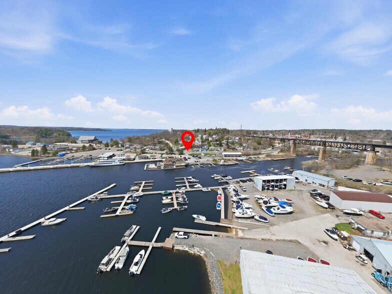 22 Bay St, Parry Sound, ON à vendre - Photo de l’immeuble – Image 2 sur 16