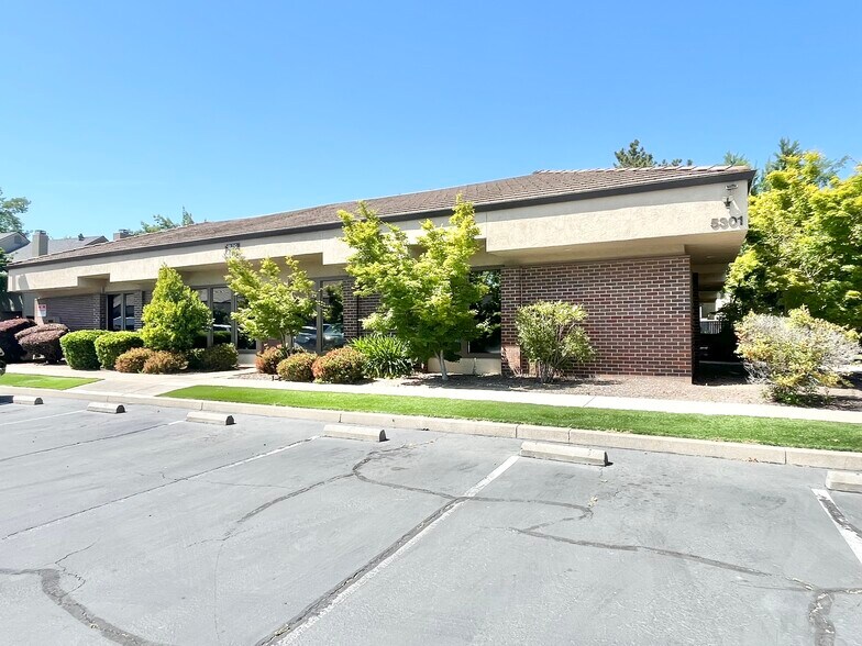5301 Madison Ave, Sacramento, CA à louer - Photo de l’immeuble – Image 1 sur 26