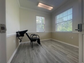 6922 Linebaugh Ave, Tampa, FL à louer Photo de l’immeuble– Image 2 sur 10