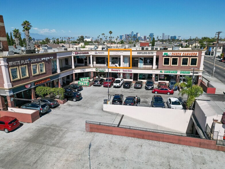 1570 S Western Ave, Los Angeles, CA à louer - Photo de l’immeuble – Image 2 sur 12