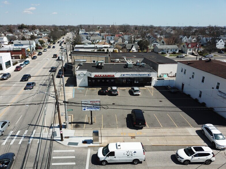 365 Atlantic Ave, Freeport, NY à vendre - Photo principale – Image 1 sur 51