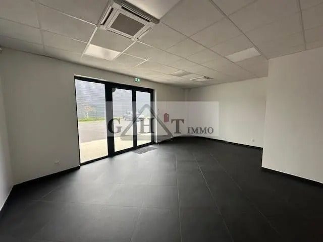 Local commercial dans Saint-Pierre-du-Perray à louer - Photo intérieure – Image 2 sur 9