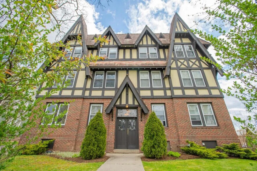 28 Whitney St, Hartford, CT à vendre - Photo de l’immeuble – Image 2 sur 23