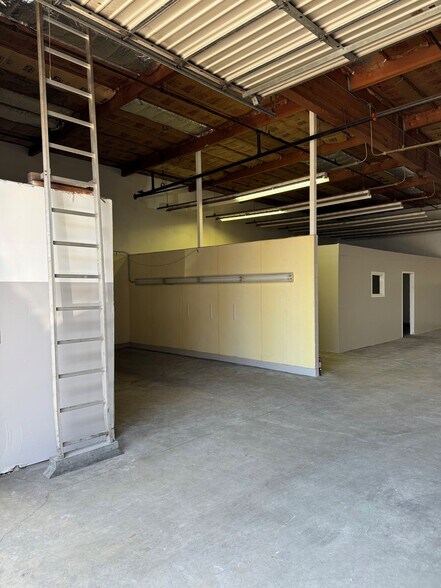 1760-1770 Timothy Dr, San Leandro, CA à louer - Photo de l’immeuble – Image 3 sur 6