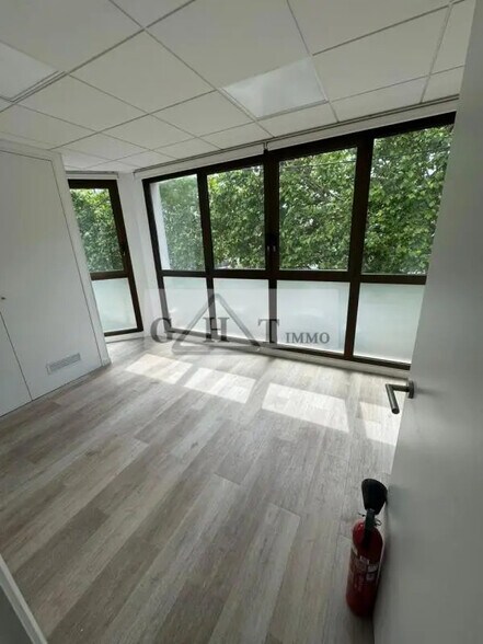 Local commercial dans Le Perreux-sur-Marne à louer - Photo de l’immeuble – Image 1 sur 9