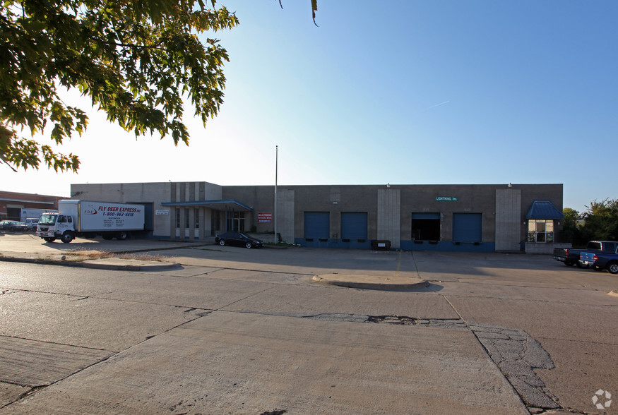 2610-2616 Andjon Dr, Dallas, TX à louer - Photo de l’immeuble – Image 3 sur 4