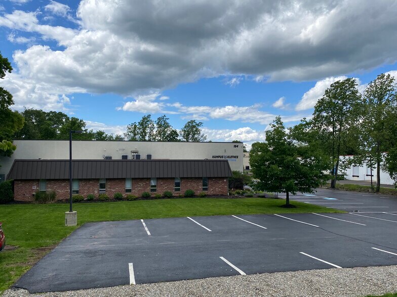 164 Railroad Dr, Warminster, PA à louer - Photo de l’immeuble – Image 3 sur 32