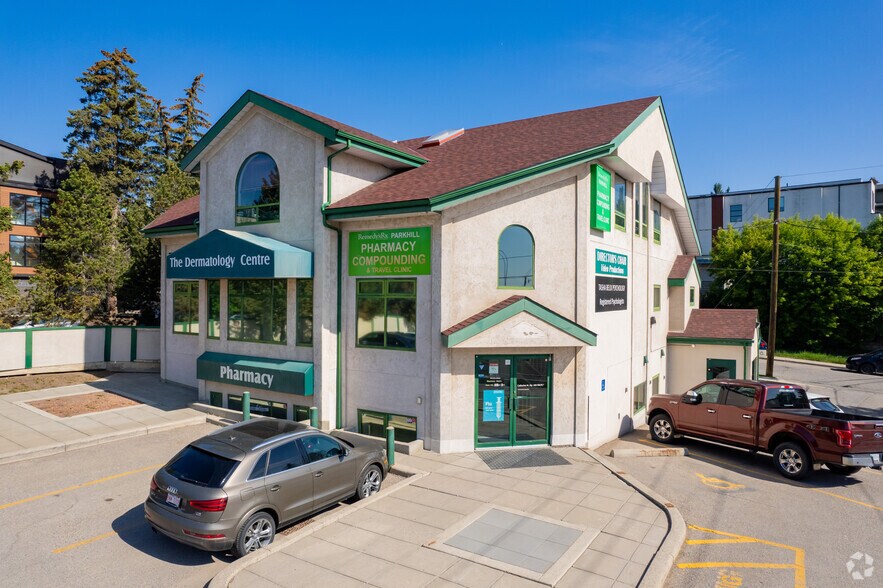 124 42nd Ave SW, Calgary, AB à louer - Photo principale – Image 1 sur 7