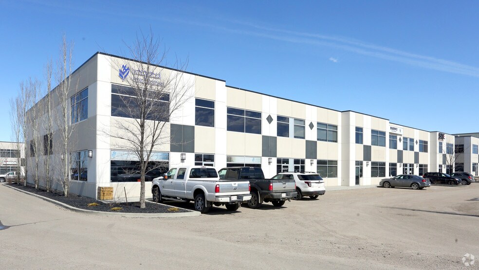 120 Pembina Rd, Sherwood Park, AB à vendre - Photo principale – Image 1 sur 28