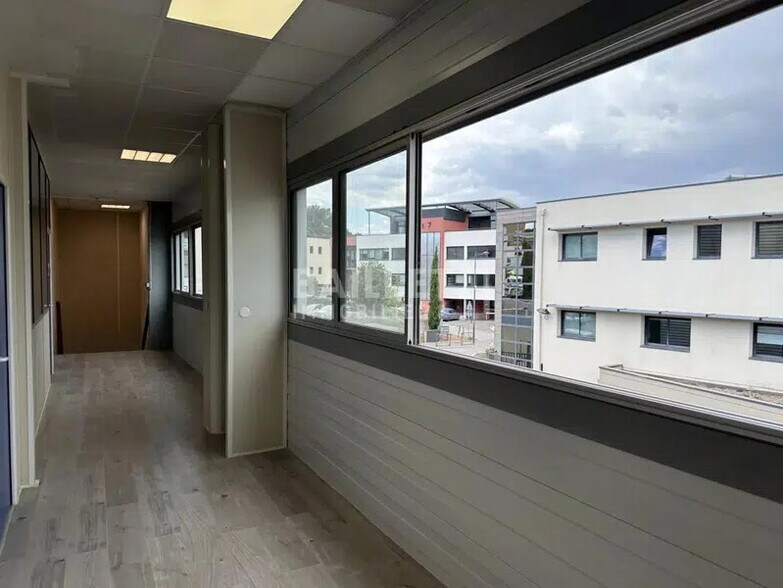Bureau dans Fréjus à louer - Photo de l’immeuble – Image 3 sur 7