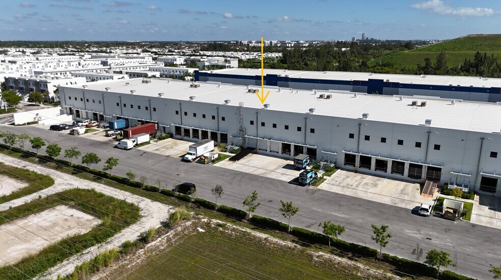 6371 NW 102nd Ave, Doral, FL à vendre - Photo de l’immeuble – Image 3 sur 3