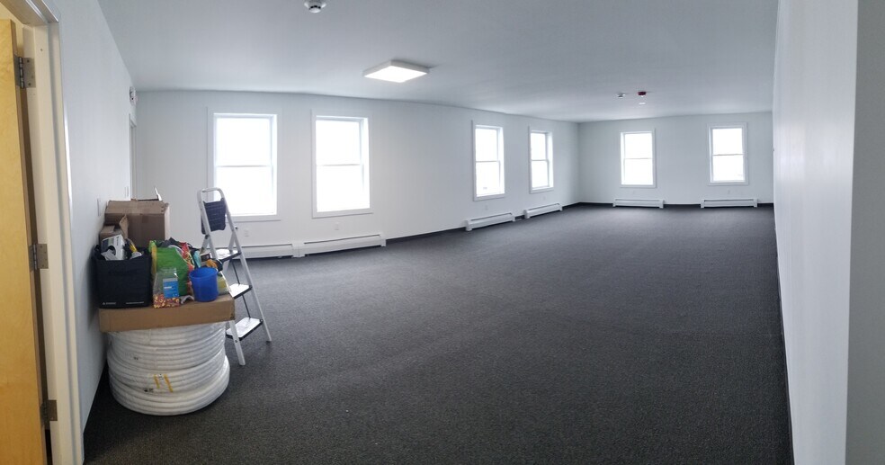 144 Thadeus St, South Portland, ME à louer - Photo intérieure – Image 1 sur 10