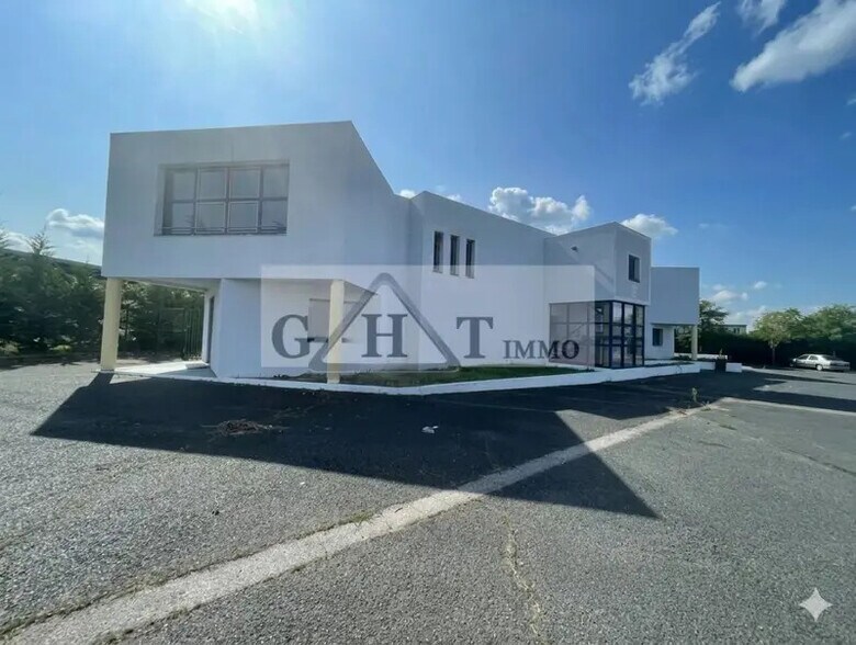 Bureau dans Vaux-le-Pénil à vendre - Photo de l’immeuble – Image 2 sur 3