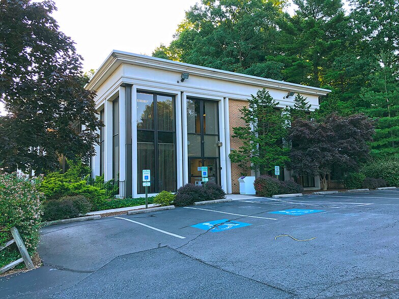 1029 Mumma Rd, Lemoyne, PA à louer - Photo de l’immeuble – Image 2 sur 9
