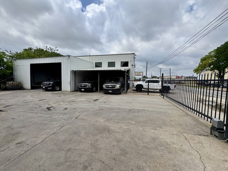 11211 Ables Ln, Dallas, TX à vendre - Photo de l’immeuble – Image 1 sur 13