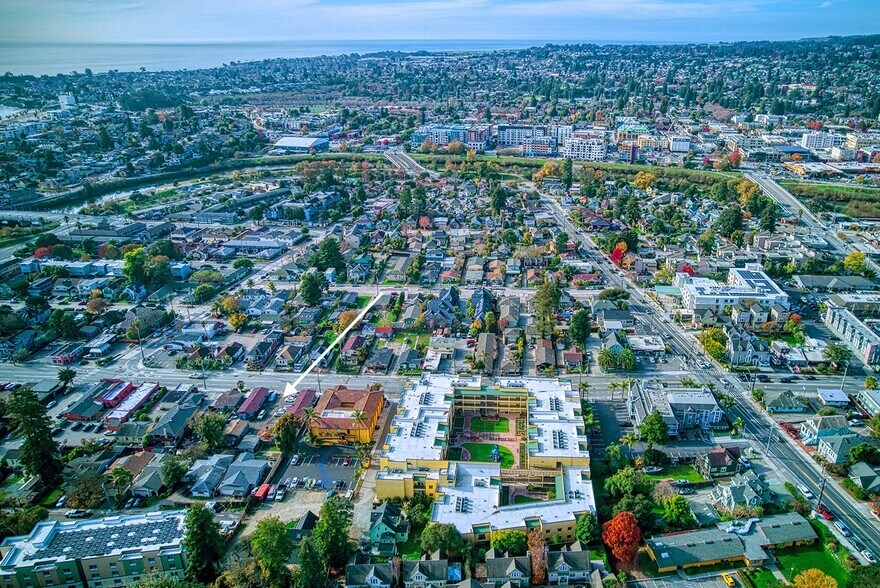 328 Ocean St, Santa Cruz, CA à vendre - Photo de l’immeuble – Image 2 sur 10