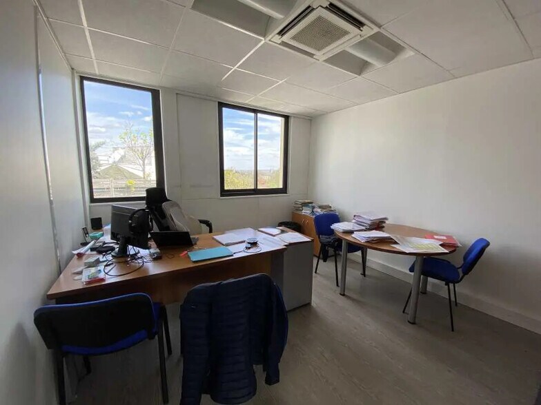Bureau dans Joinville-le-Pont à louer - Photo de l’immeuble – Image 3 sur 5