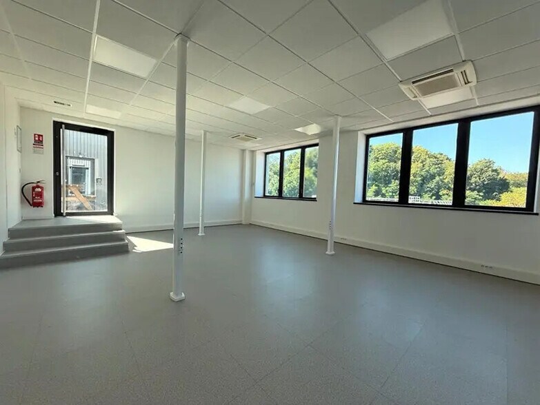 Bureau dans Besançon à louer - Photo de l’immeuble – Image 2 sur 6