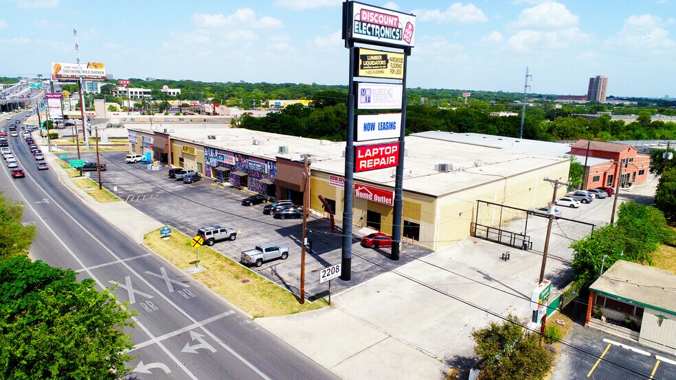 2200-2206 NW Loop 410, San Antonio, TX à louer - Aérien – Image 1 sur 9