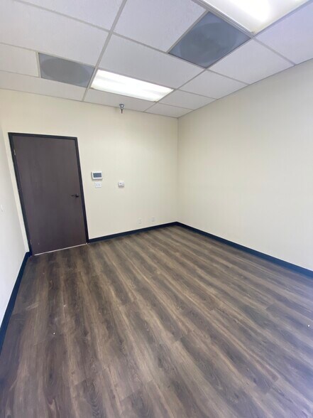 21828 Lassen St, Chatsworth, CA à louer - Photo intérieure – Image 2 sur 7