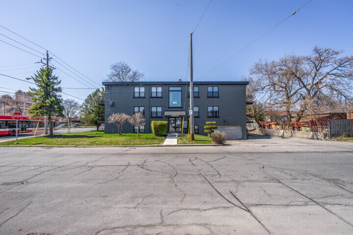1738 Wilson Ave, Toronto, ON à vendre - Photo de l’immeuble – Image 3 sur 44
