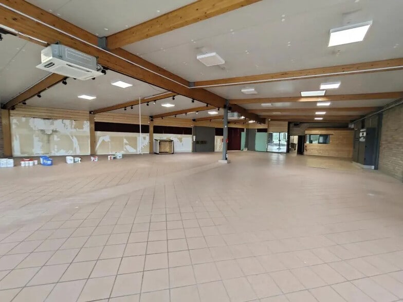 Industriel/Logistique dans Roncq à louer - Photo de l’immeuble – Image 2 sur 4