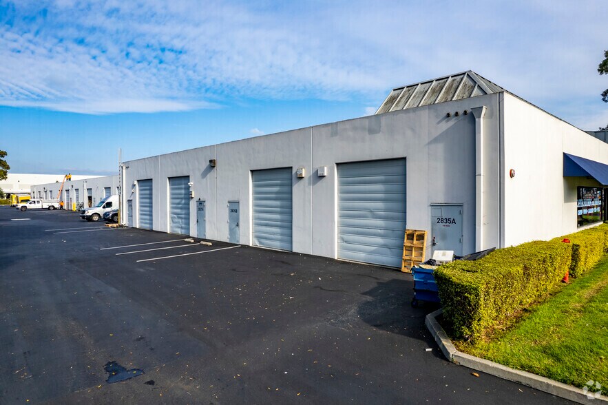 2835-2851 Whipple Rd, Union City, CA à louer - Photo de l’immeuble – Image 2 sur 12