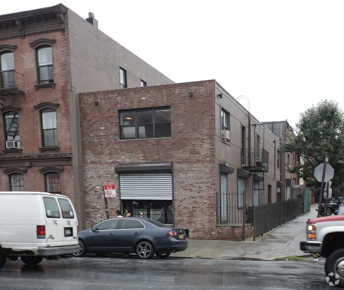 426 Union Ave, Brooklyn, NY à vendre - Photo de l’immeuble – Image 2 sur 15