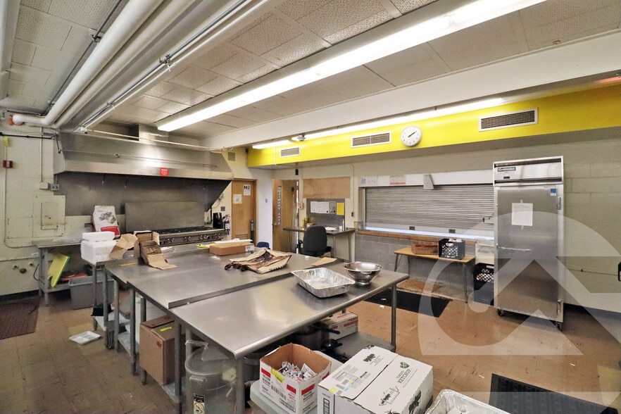 22280 E Price Dr, Clinton Township, MI à vendre - Photo intérieure – Image 3 sur 6