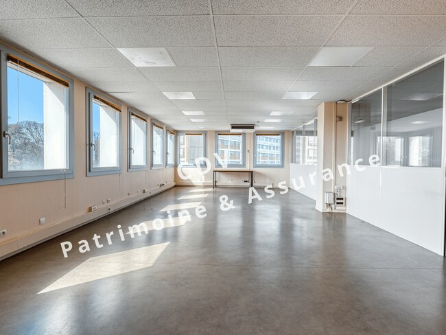 Plus de détails pour 191 C Avenue Saint-Exupéry, Bron - Bureau à vendre