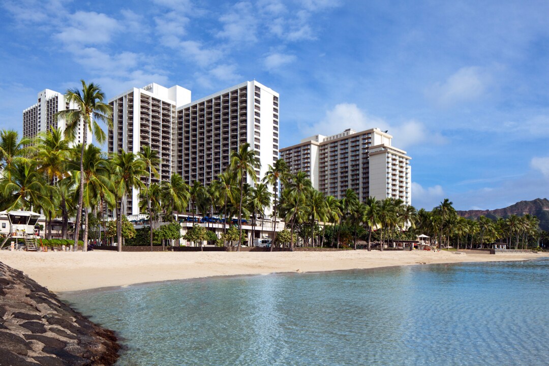2552 Kalakaua Ave, Honolulu, HI à louer Photo principale– Image 1 sur 7