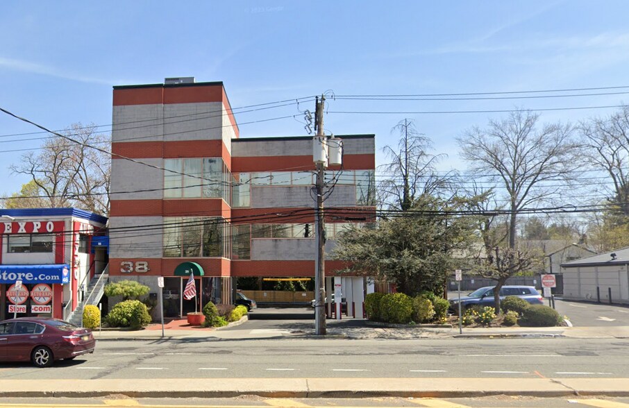 38 Northern Blvd, Great Neck, NY à vendre - Photo de l’immeuble – Image 2 sur 8