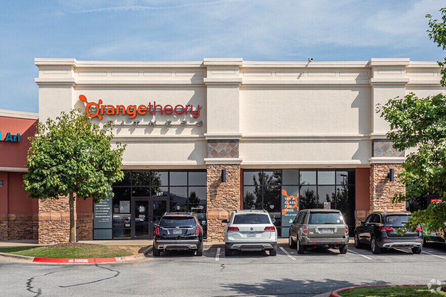 100 E Joyce Blvd, Fayetteville, AR à louer - Photo de l’immeuble – Image 3 sur 8