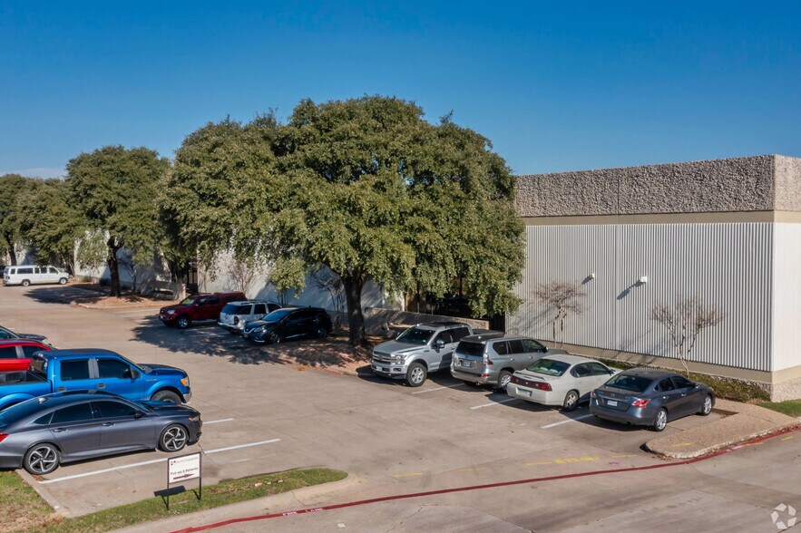 1352-1366 Exchange Dr, Richardson, TX à louer - Photo de l’immeuble – Image 2 sur 2