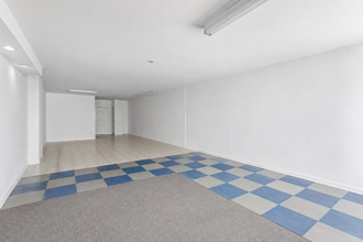 4156 Boul Sainte-Rose, Laval, QC à louer Photo intérieure– Image 2 sur 3