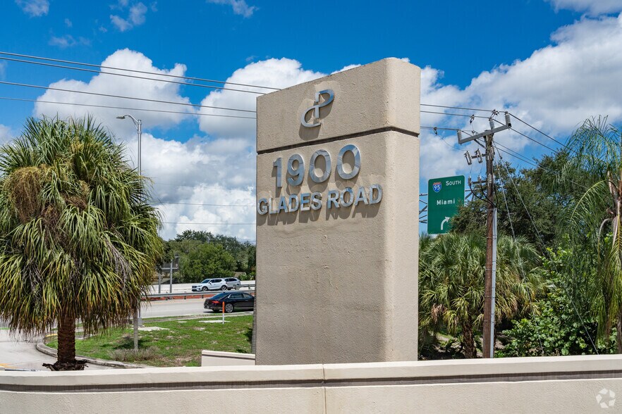 1900 Glades Rd, Boca Raton, FL à louer - Photo de l’immeuble – Image 2 sur 8