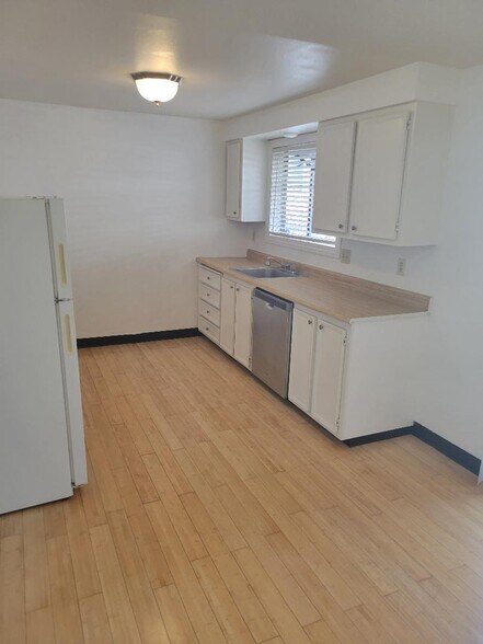 4049 SE 66th Ave, Portland, OR à vendre - Photo intérieure – Image 2 sur 2