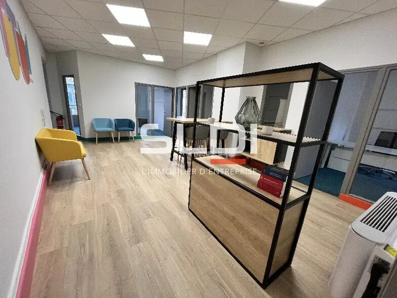 Bureau dans Lyon à louer - Photo de l’immeuble – Image 3 sur 12