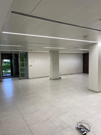 Plus de détails pour Local commercial à louer