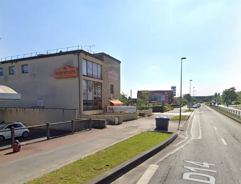 Local commercial dans Franconville à louer - Photo de l’immeuble – Image 1 sur 2