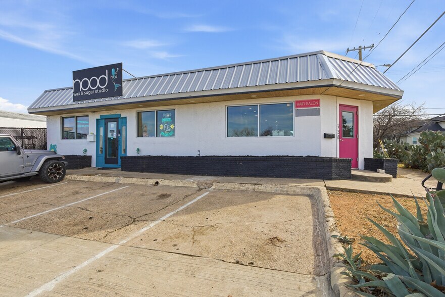 738 W Davis St, Dallas, TX à vendre - Photo de l’immeuble – Image 1 sur 17