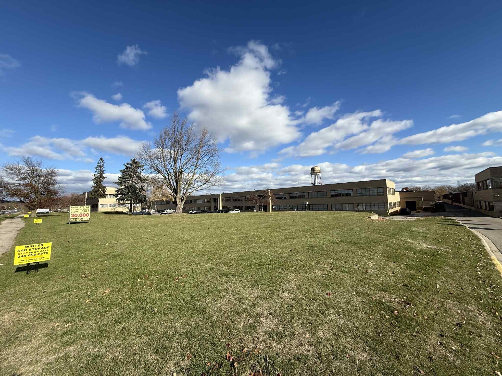 6841 N Rochester Rd, Rochester Hills, MI à louer Photo intérieure– Image 1 sur 8