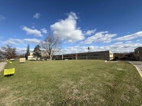 6841 N Rochester Rd, Rochester Hills, MI à louer Photo intérieure– Image 1 sur 8