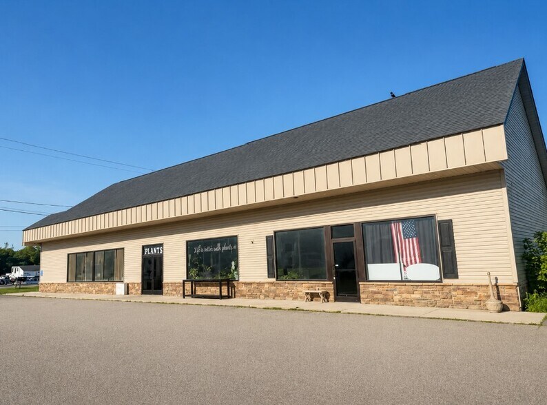 8266 Silver Lake Rd, Linden, MI à louer - Photo de l’immeuble – Image 2 sur 10