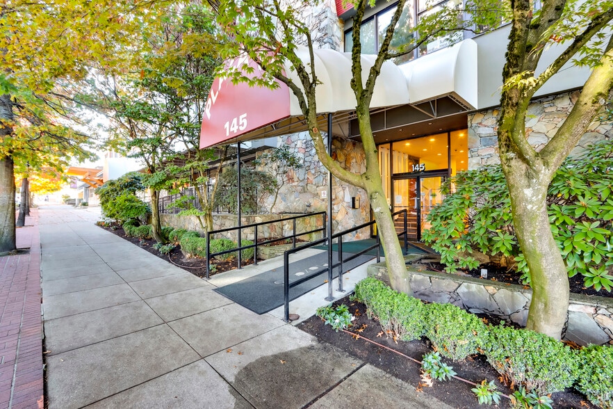 145 W 15th St, North Vancouver, BC à louer - Photo de l’immeuble – Image 3 sur 10
