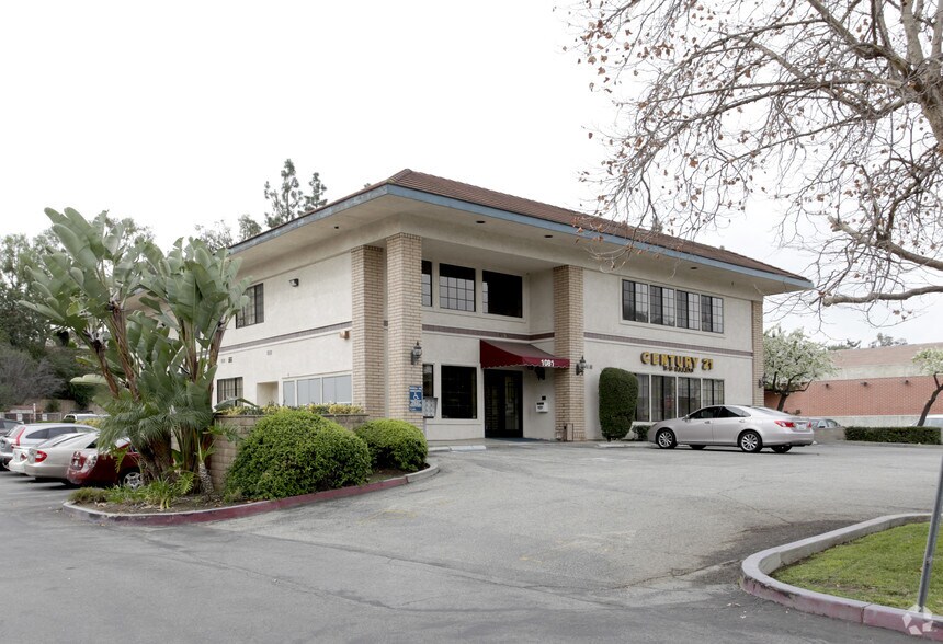1081 S Grand Ave, Diamond Bar, CA à louer - Photo principale – Image 1 sur 6