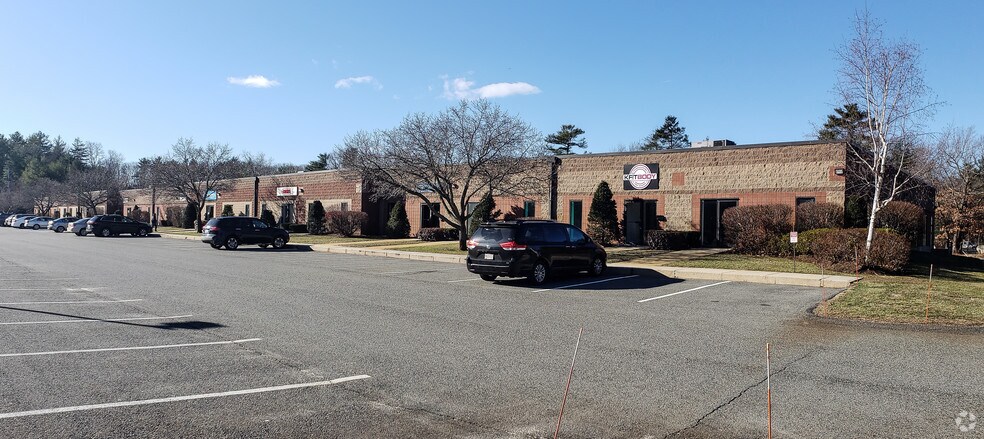 35 Pond Park Rd, Hingham, MA à louer - Photo principale – Image 2 sur 12