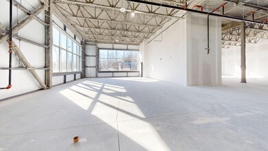 100 Blvd Jean-Baptiste-Rolland O, Saint-jerome, QC à louer Photo intérieure– Image 2 sur 21